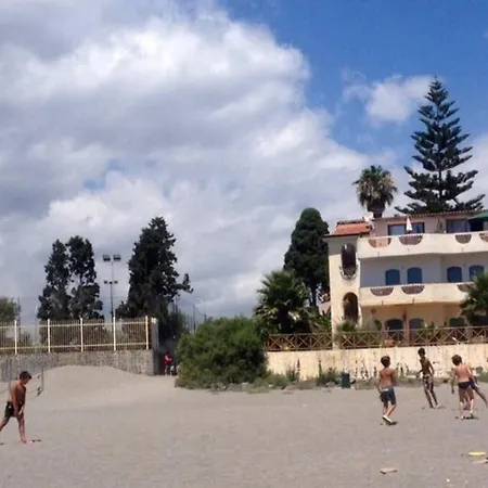 Apartamento Frente Al Mar Con Jardin Apartment *